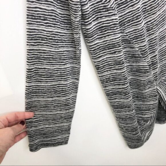 Jones New York | Women's Black & White Stripe Knit Top Black & White Size XL - Picture 5 of 8